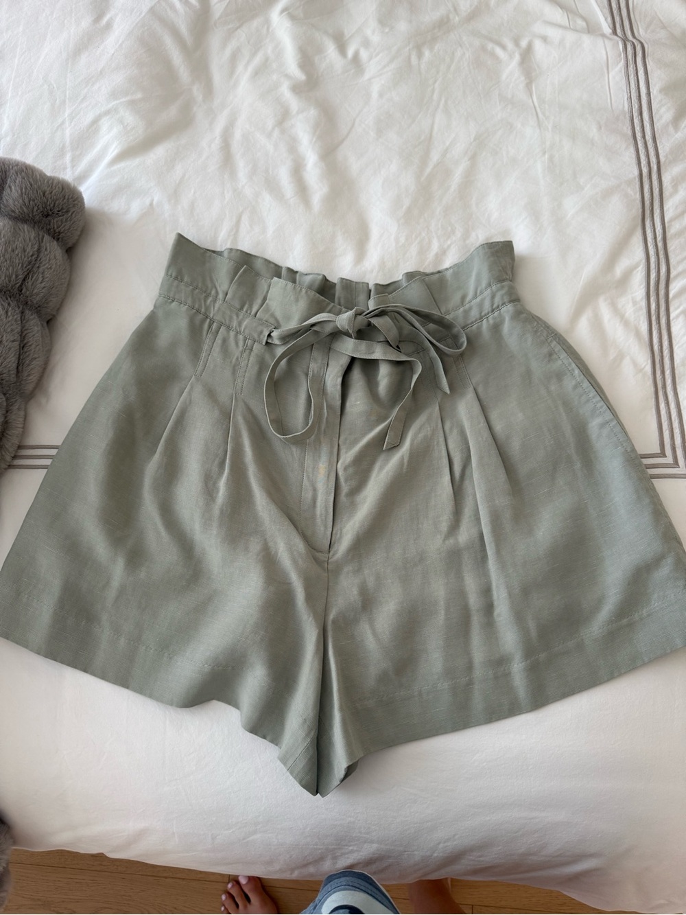 Club Monaco Sage Tie-Waist High-Rise Shorts